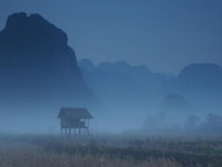 Laos: Vang Vieng - morning mist