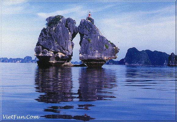 Viet Nam: Ha Long Bay - Fight Cock Mountain